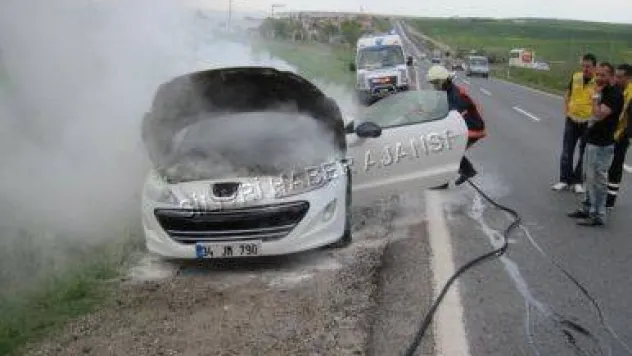 Spor otomobil yandı