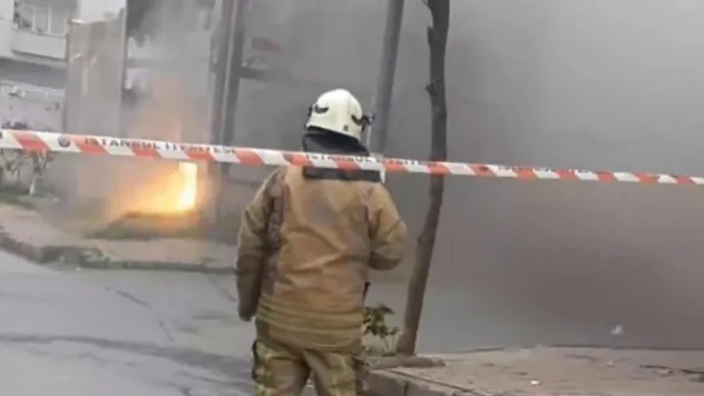 Sultangazi'de benzin istasyonu yakınlarında patlayan trafo paniğe neden oldu