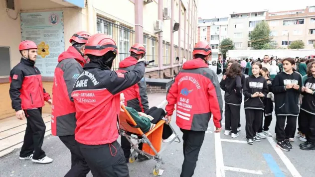 Sultangazi'de ortaokul ve lise öğrencilerine afet farkındalık eğitimi