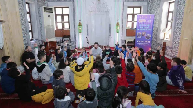 Sultangazili Çocuklar Sertaç Abi ile cami buluşmalarında bir arada