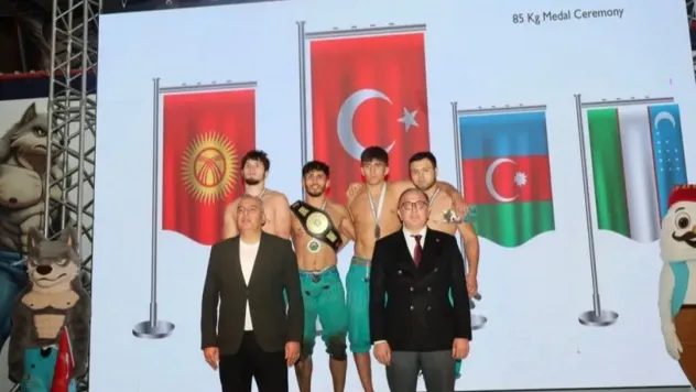 Sultangazili güreşçi dünya şampiyonu