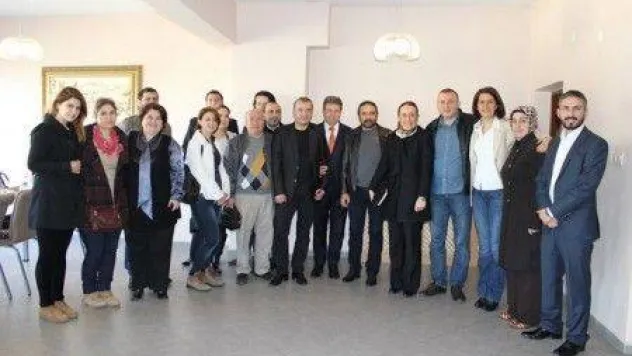 Tahir Sert: Siyasetin Nabzı Kuaförlerde Atar