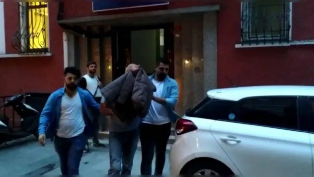 Taksim'de güven timleri çanta hırsızını suçüstü yakaladı