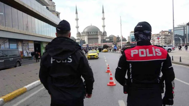 Taksim'de helikopter destekli 'Türkiye Güven Huzur' uygulaması