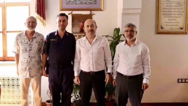 Tayin olan daire amirlerine plaket