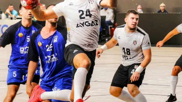 Tecrübeli oyun kurucu Emre Keskin, Sakarya Büyükşehir Hentbol'da