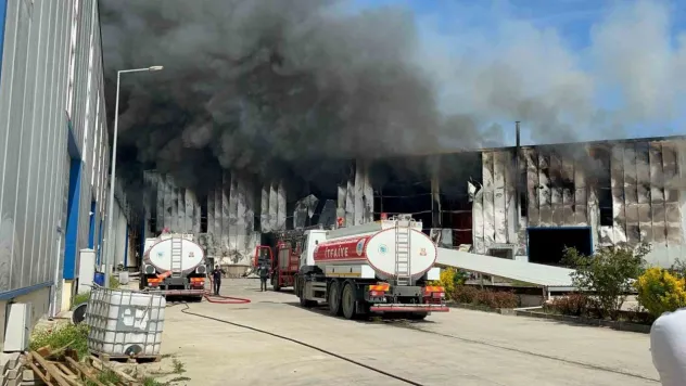 Tekirdağ'da fabrika yangınında patlama sesleri