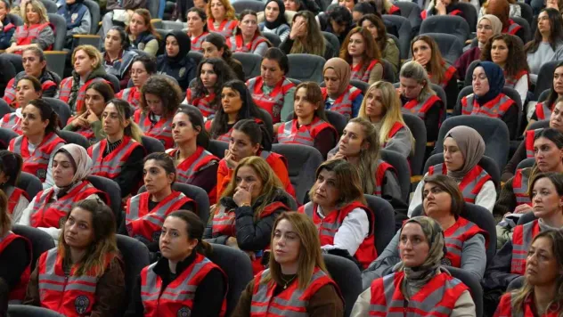 Tekirdağ'da kadın polisler 'Kadın Yasal Hakları Eğitimi' konferansında bilgilendirildi