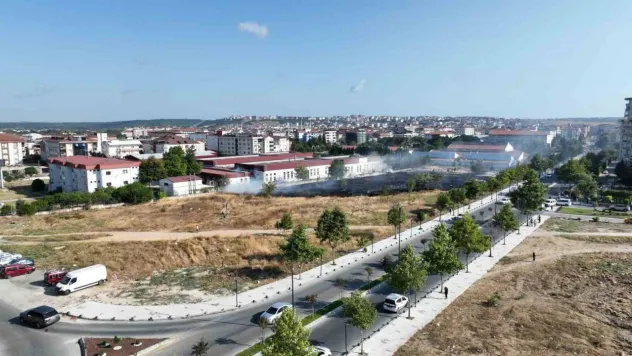 Tekirdağ'da okulların bulunduğu bölgede korkutan yangın