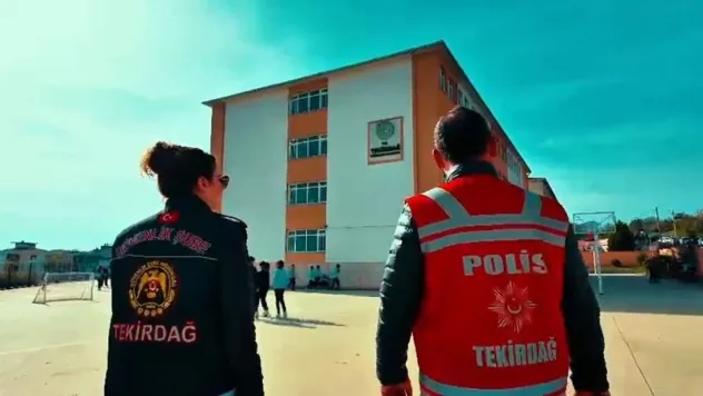Tekirdağ'da polis ekiplerinden okullarda geniş çaplı denetim