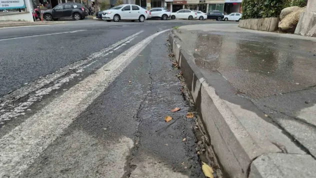 Tekirdağ'da su patlağı milli serveti caddeye akıttı: Tonlarca içme suyu heba oldu