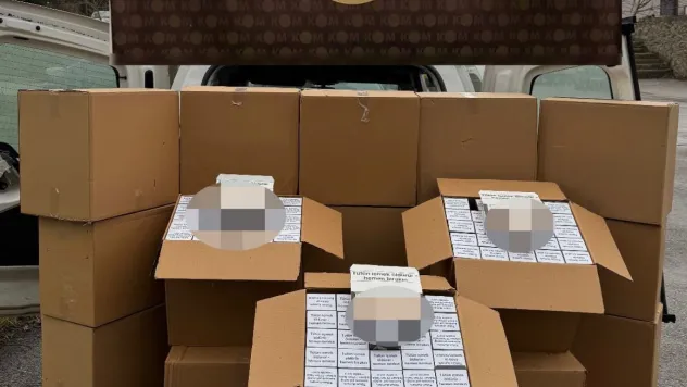 TEM Otoyolu'nda durdurulan araçta 300 bin adet makaron ele geçirildi