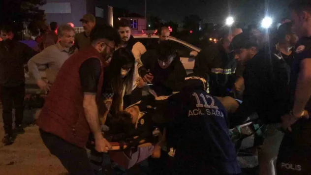 Tıra çarpan otomobilde sıkışan 4 yaralıyı itfaiye kurtardı