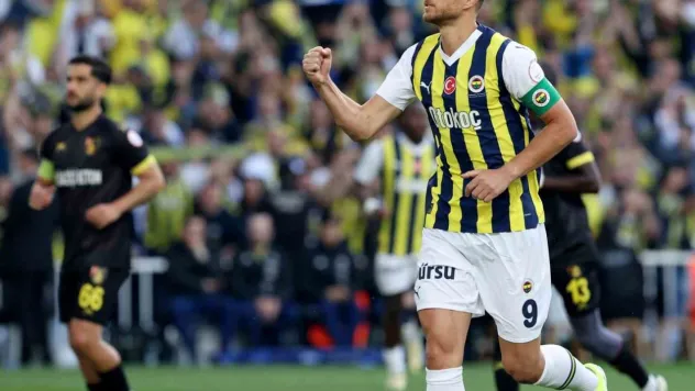 Trendyol Süper Lig: Fenerbahçe: 3 - İstanbulspor: 0 (İlk yarı)