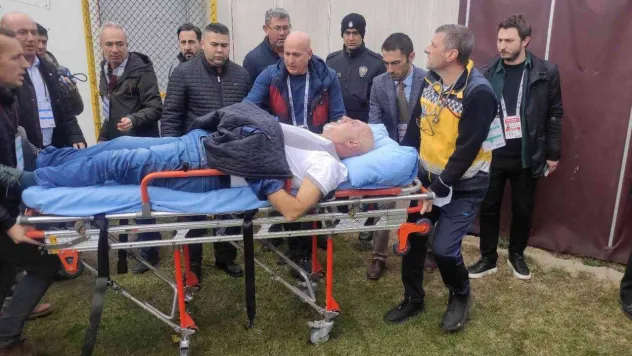 Tribünde kalp krizi geçiren Bandırmasporlu taraftar hastanede yaşamını yitirdi.