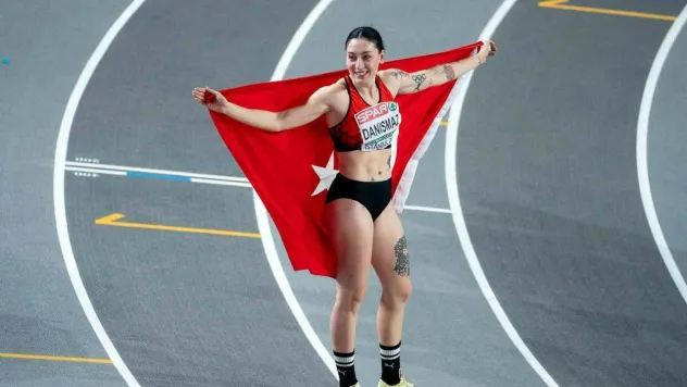 Tuğba Danışmaz, Türkiye rekoruyla altın madalya kazandı