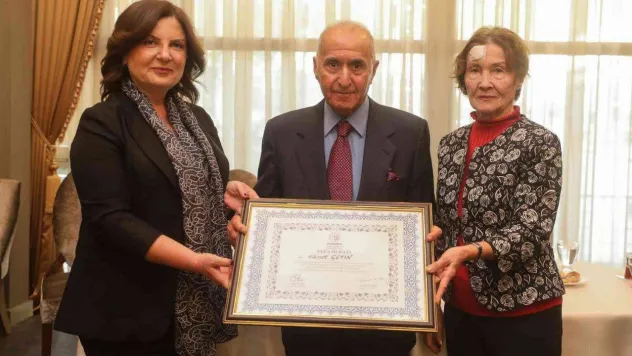 TÜSİAV'dan Hikmet Çetin'e Vefa Beratı