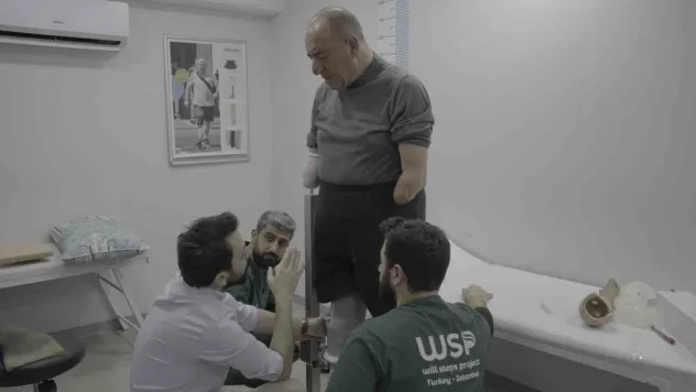 Üç uzvunu kaybetti, protezlerle hayata tutundu