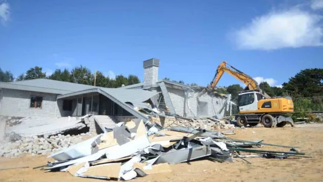 Uludağ'da kaçak yapılardan temizleniyor