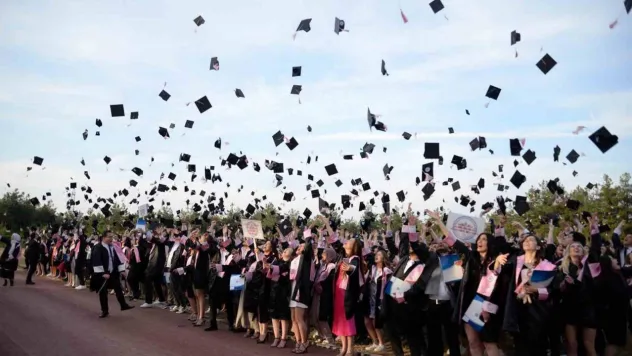 Uludağ Üniversitesi'nde mezuniyet coşkusu
