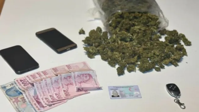 Uyuşturucu tacirlerinden akılalmaz yöntem: Uzaktan kumandalı gizli bölmeden uyuşturucu çıktı
