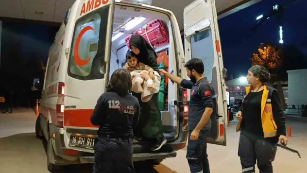Üzerine çaydanlık devrilen çocuk yaralandı
