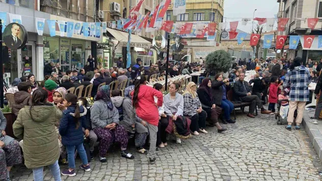 Vatandaşlardan CHP'li başkana iftar tepkisi: 'Orucumu parayla aldığım suyla açtım'