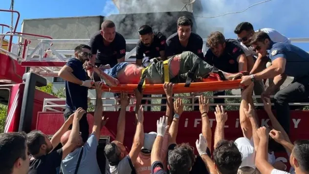 Yalova'da çıkan yangında 92 yaşındaki yaşlı adamı itfaiye ekipleri kurtardı
