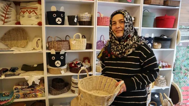 Yalova'da kadınların atık kağıttan ürettikleri sepetler ilgi görüyor