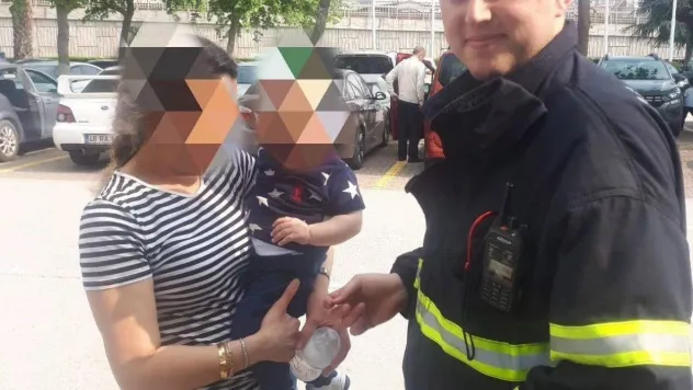 Yalova'da otomobilde mahsur kalan bebeği itfaiye kurtardı