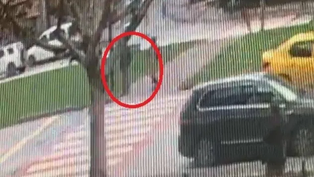 Yaya geçidinde ölümüne sürdü...Yaya böyle havalandı