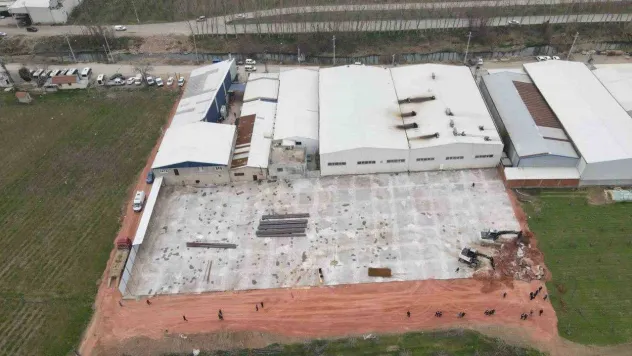 Yıldırım'da tarım arazilerine yapılan kaçak yapılar yıkılıyor