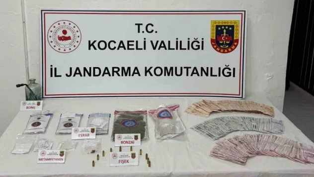 Yolcunun üstünden ve valizinden 7 kilo uyuşturucu ele geçirildi