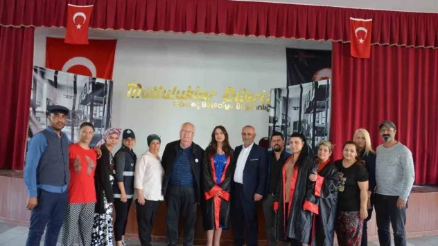 Zor Yaşamlar oyunu Gömeç'te sahnelendi