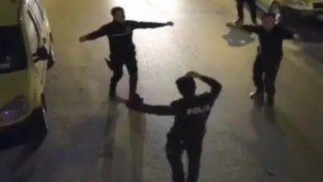 Vatandaşlar çaldı polisler oynadı...