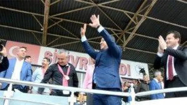 Işıklar'dan final için otobüs sözü