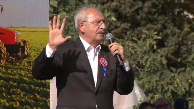 CHP Lideri Kemal Kılıçdaroğlu, Silivri'de buğday ve mazot dağıtımı yaptı