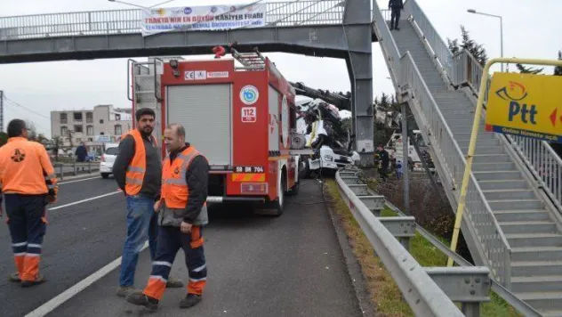 Tır şoförünün feci şekilde öldüğü kaza kamerada