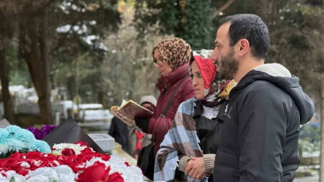 Ferdi Tayfur vefatının 1. yıl dönümünde mezarı başında anıldı