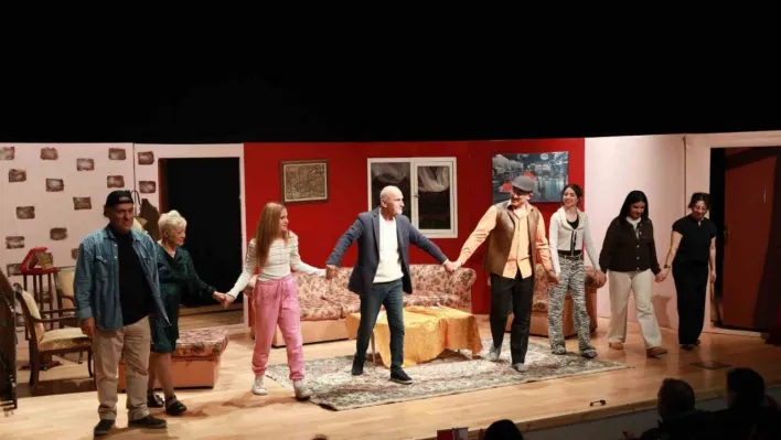 'Babam Geri Döndü' Keçiören'de tiyatro severlerle buluştu