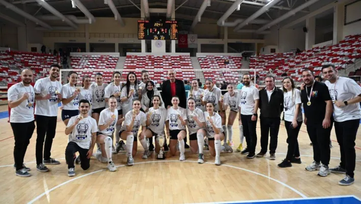 'Bizim Kızlar'  artık 1. ligde, Şampiyonluk Kupası Bozüyük'ün oldu