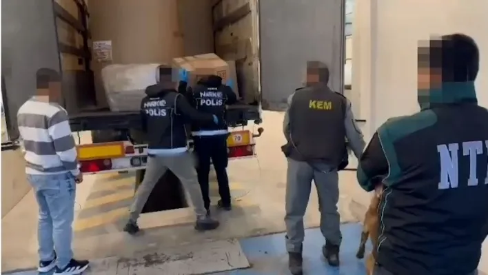 'Carlos' geçit vermedi: Dorsede 115 kilo skunk ele geçirildi