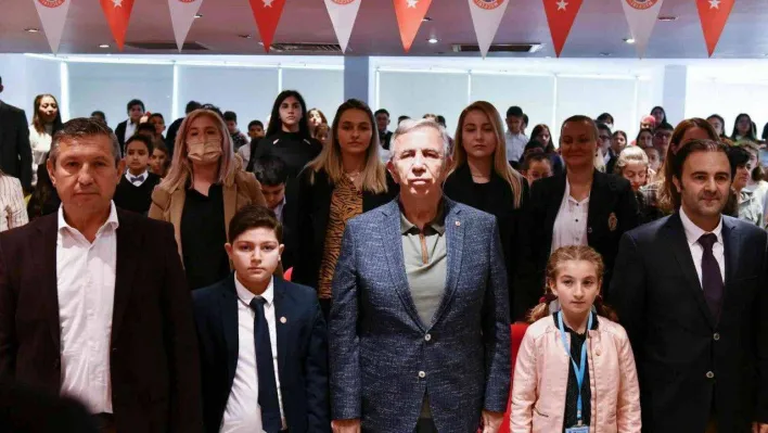 'Çocuk Meclisi' üyeleri mazbatalarını Mansur Yavaş'tan aldı