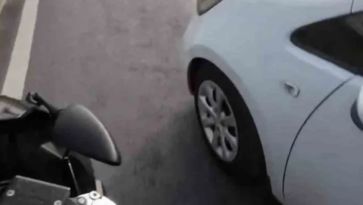 'Hak edene hak ettiğini vereceksin' dedi, aynayı parçaladı: O anlar kamerada