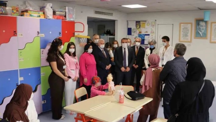 'Hastane Okulu'ndaki öğrenciler eğitimden kopmuyor