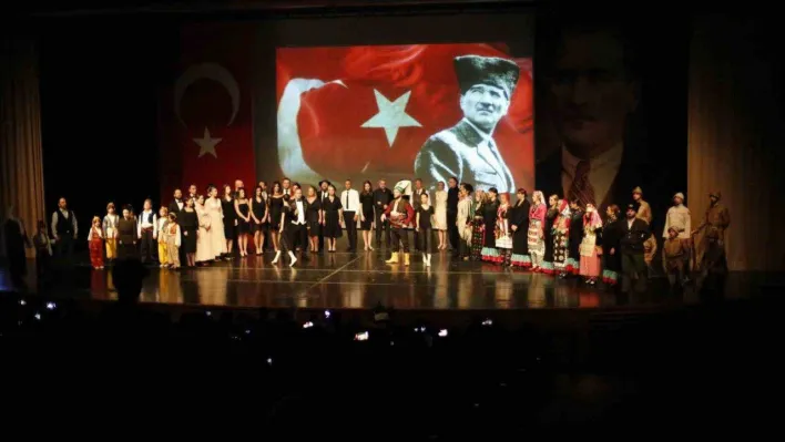 'İz' gösterisi Atatürk'ün hatıralarını yaşatıyor