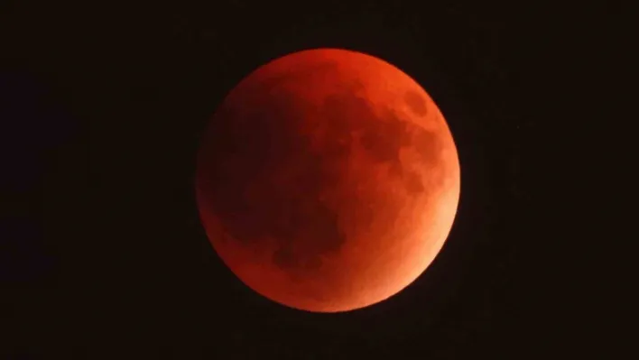 'Kanlı ay' tutulması manzarası
