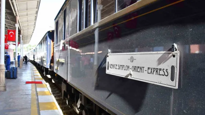'Orient Express' İstanbul'da mehterle karşılandı