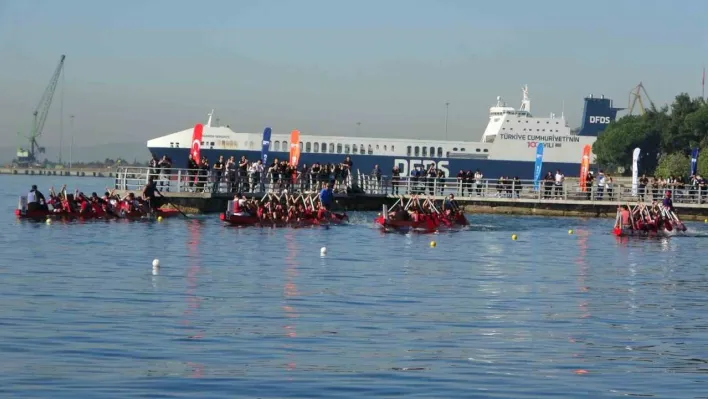 'Pendik Cumhuriyet Kupası Dragon Bot Yarışları'nda öğrenciler birincilik için kürek çekti