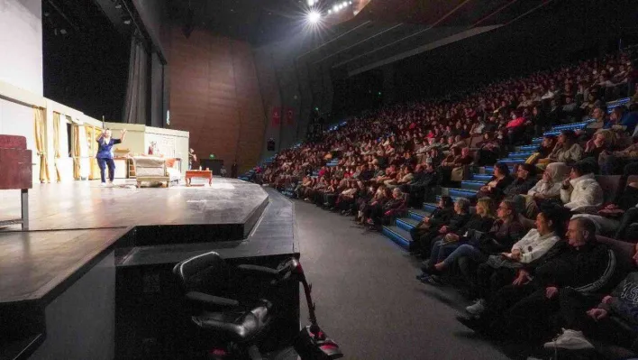 'Plastik Aşklar' Başakşehir'de sahnelendi